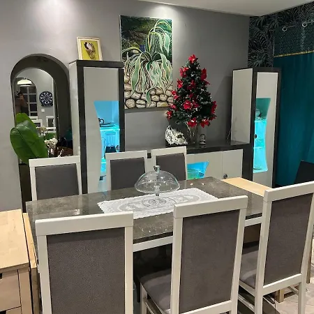 Près De Paris Avec Sauna Et Piscine Villa