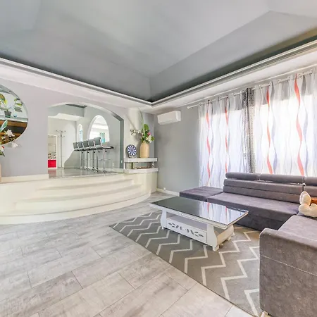 Maxonale Près De Paris Avec Piscine Chauffée, Sauna Et Jacuzzi